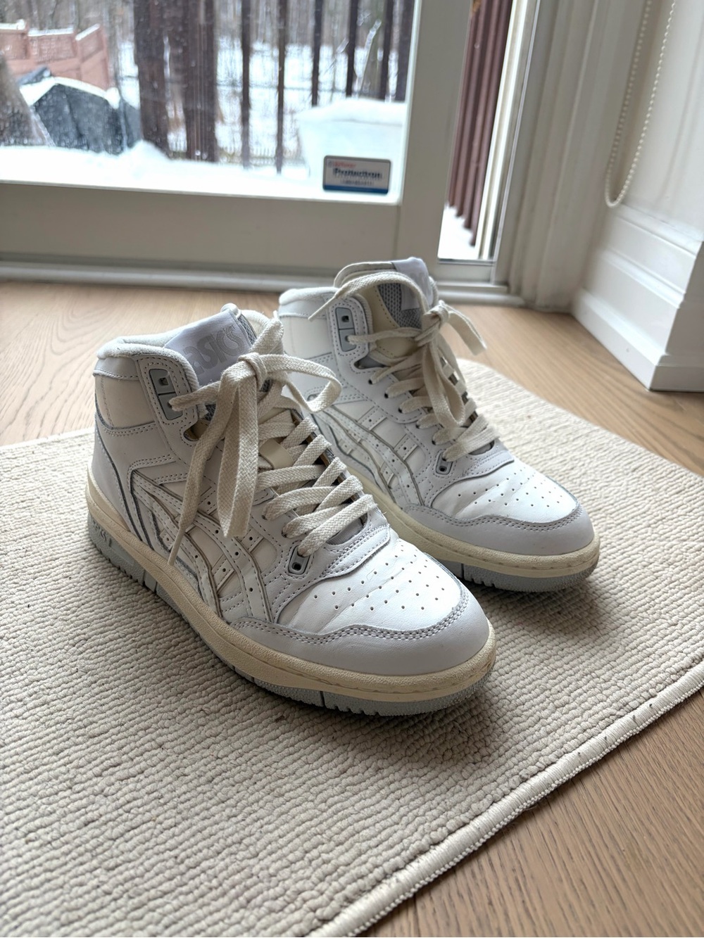 Asics Women's High-Top Sneakers in White and Light Gray